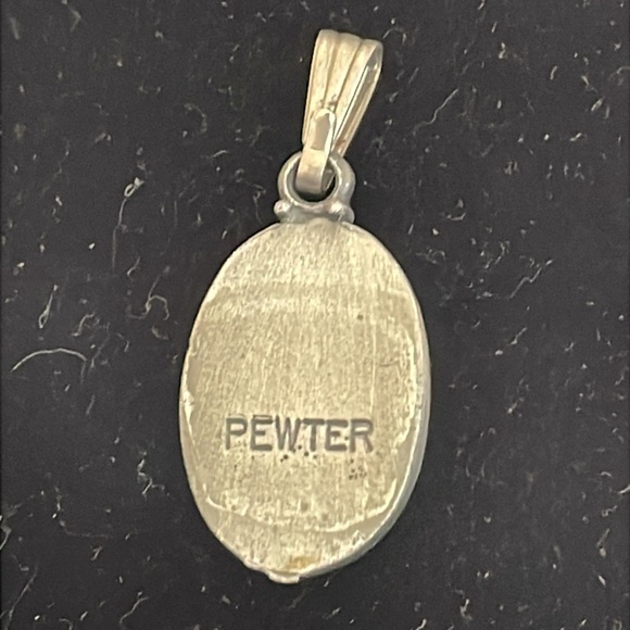 Vintage pewter lady bust pendant - Picture 3 of 4